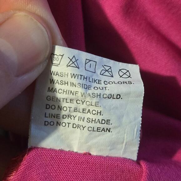 HOT PINK GRAPHIC TEE "THE QUEEN IS ME" SIZE L 0310 - Picture 7 of 9